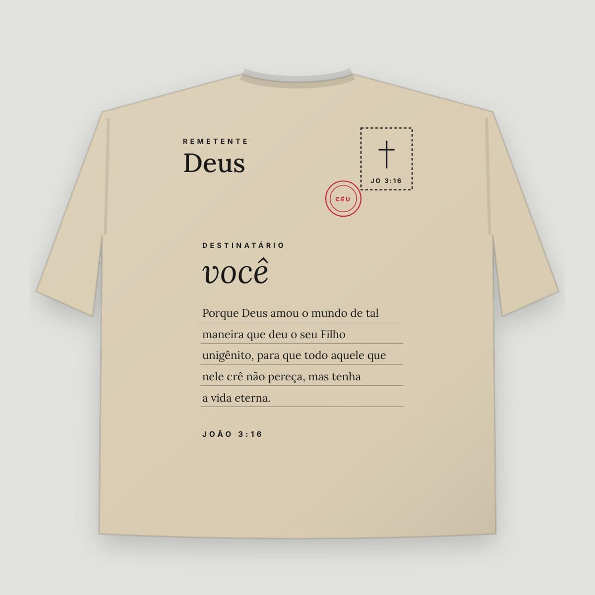 Camiseta “De: Deus / Para: você”, modelo Oversized, costas: Envelope com remetente, selo e João 3:16 no lugar do endereço
