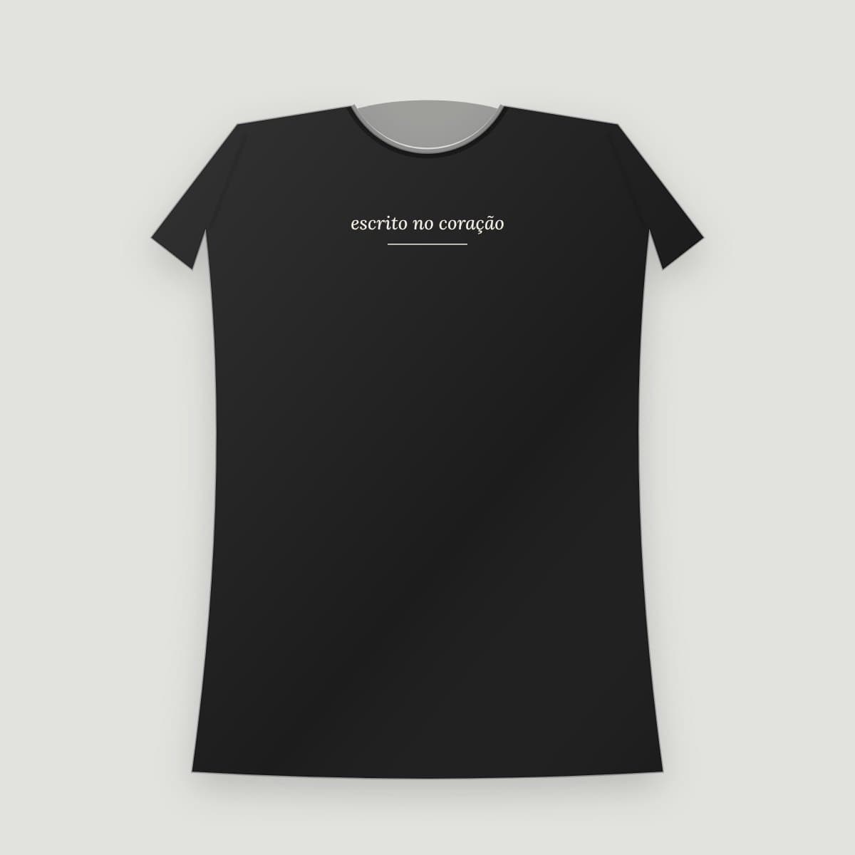 Camiseta “Escrito no coração”, modelo Baby Look, frente: "escrito no coração" em letra cursiva